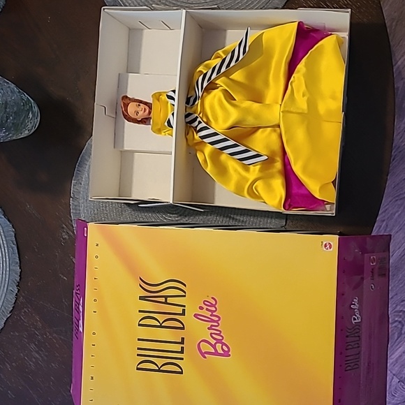 1996 Limited Edition Bill Blass Barbie MINT in BOX Vintage Barbie yellow gown !! - Picture 2 of 13